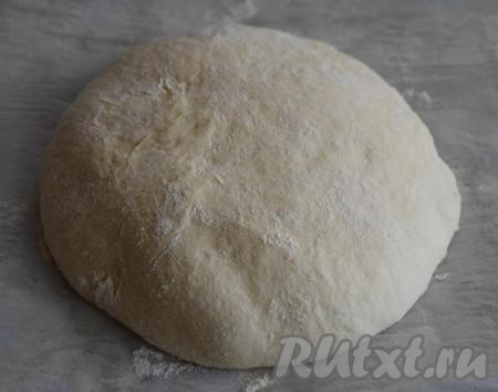 Оставляем хлеб на расстойку на 2 часа в тёплом месте, накрыв хлеб полотенцем. Хлеб подойдёт и увеличится в размере.