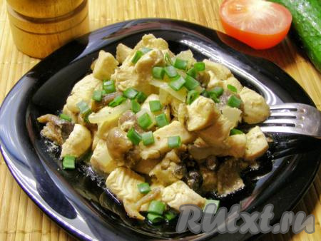 Куриное филе в сливочном соусе с грибами