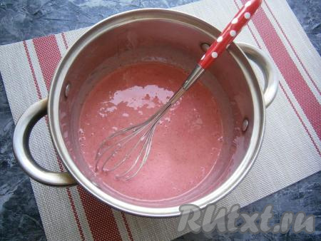 Смешать венчиком получившуюся смесь до однородности.