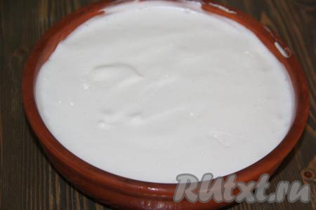 Накрыть форму плёнкой и убрать в холодильник на пару часов (до полного застывания).