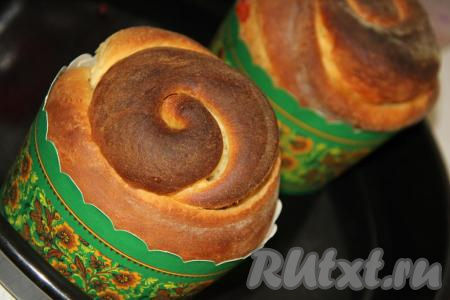 Выпекать кулич-рулет в разогретой духовке минут 45 при температуре 180 градусов. Готовность проверить сухой зубочисткой (при прокалывании готового кулича зубочистка должна остаться абсолютно сухой).