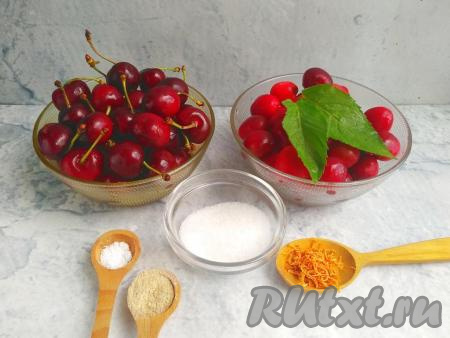 Подготовить ингредиенты для приготовления компота из черешни с мятой на зиму.