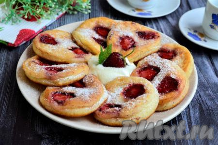 Оладьи на кефире с клубникой