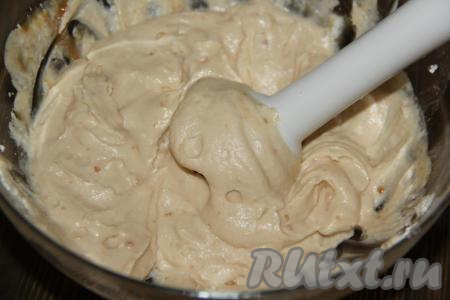 Пробить массу погружным блендером до однородности.