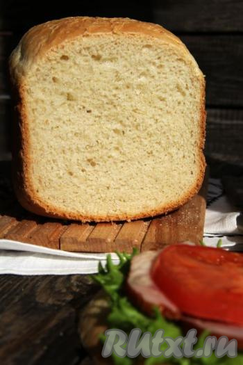 Вот таким красивым в разрезе получается хлеб, приготовленный с добавлением манки в хлебопечке. Этот вкусный хлебушек станет прекрасным дополнением к различным блюдам, обязательно испеките!