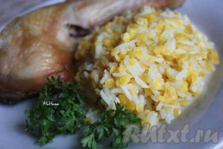 Из готового гарнира убрать бадьян, корицу и лавр, добавить растительное масло, посолить.