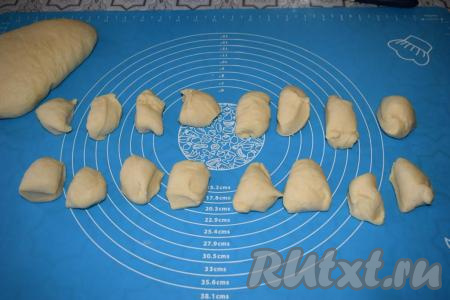 Затем каждую половину разделяем на 16, примерно, равных кусочков.