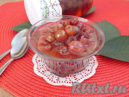 Храните варенье при комнатной температуре в тёмном месте. В зимние холодные вечера очень ароматное и красивое царское варенье из крыжовника с вишневыми листьями, напомнит вам о теплых летних денёчках. Готовьте и угощайте своих близких!