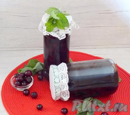 Вишнёвое&nbsp;варенье с мятой можно хранить не более года, так как ягоды мы варили вместе с косточками. Такое домашнее лакомство можно смело подавать в качестве основного десерта. Обязательно заготовьте это замечательное варенье!