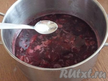 Затем добавьте лимонную кислоту, перемешайте и прогрейте 5 минут.