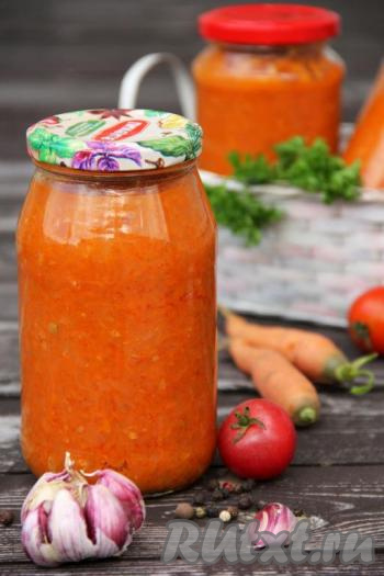Приготовьте на зиму хотя бы одну порцию наивкуснейшей кабачковой&nbsp;икры&nbsp;с добавлением томатной пасты и уксуса и, поверьте, вы будете приятно удивлены, насколько быстро исчезнут эти банки из вашей кладовой.