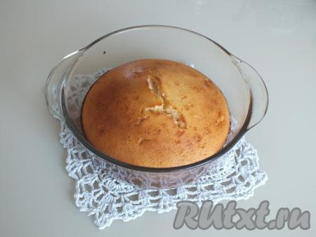 Готовый манник полностью охладите в форме. Затем извлеките из формы и подавайте.