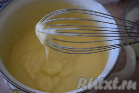 Вот такое суфле должно получиться, оно начинает схватываться уже в процессе взбивания.