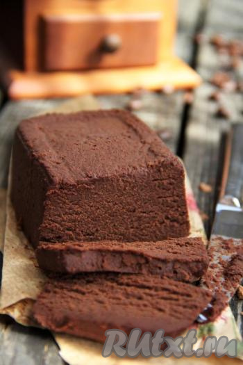 Вот такое аппетитное шоколадное масло, приготовленное в домашних условиях, получилось. По вкусу оно точно не уступает покупному!