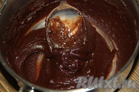 Прогреть на медленном огне, постоянно перемешивая, до однородности.