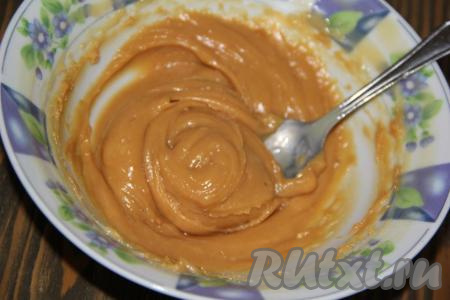 Я ещё 2 раза ставила вариться по 1 минуте, каждый раз перемешивая, и варёная сгущенка стала более плотной и тягучей, да и по цвету более коричневой.