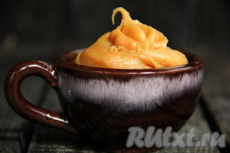 Я думаю, в идеале достаточно 5 минут для варки, но у меня варёная сгущёнка получилась со вкусом ирисок и, конечно, дети съели её за одно чаепитие! Ещё одно очень важное замечание:&nbsp;время приготовления в микроволновке зависит от количества закладываемых продуктов, то есть если вам потребуется сварить не 200, а 400 грамм сгущёнки, то будьте готовы к тому, что времени у вас уйдёт, примерно, в 2 раза больше. Готовую варёную сгущёнку переложить в банку и закрыть крышкой, хранить в холодильнике. Вот так достаточно быстро и просто можно сварить сгущёнку в микроволновке, уверена, вы останетесь довольны результатом!