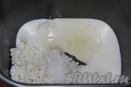 Влить растительное масло.