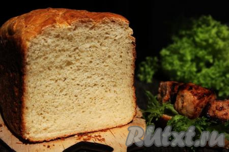 На фото видно, каким пористым получается в разрезе этот хлебушек, приготовленный с добавлением творога в хлебопечке. Испеките хлеб по этому несложному рецепту и насладитесь его вкусом!