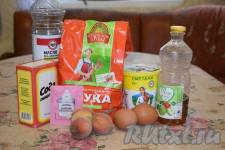 Подготовим продукты для приготовления оладий с персиками.&nbsp;