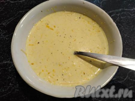 Тщательно перемешиваем наш соус вилкой.&nbsp;