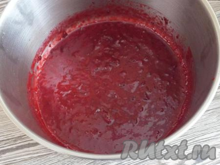 При желании мякоть и отвар тёрна можно пробить погружным блендером до однородного состояния.