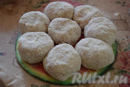 Из указанного количества ингредиентов получается 11-12 котлеток (я сформировала 8 котлет и у меня осталось немного&nbsp;фарша).