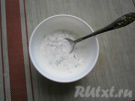 Тщательно перемешать и заправка для салата готова.