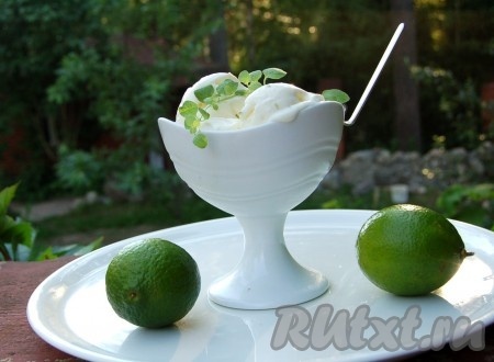 Можно начинать лакомиться очень вкусным мороженым, приготовленным с лаймом в домашних условиях.