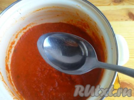 Добавить уксус, перемешать.