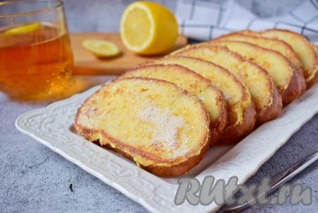 Вот так быстро и просто можно пожарить на сковороде сладкие гренки из батона с молоком и яйцом. Они вкусные, мягкие и очень аппетитные!