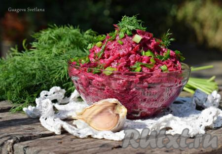 Салат из варёной свеклы с чесноком и сыром