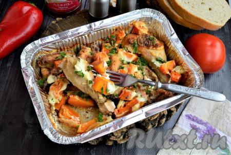 Кусочки курицы, запечённые с тыквой в духовке 