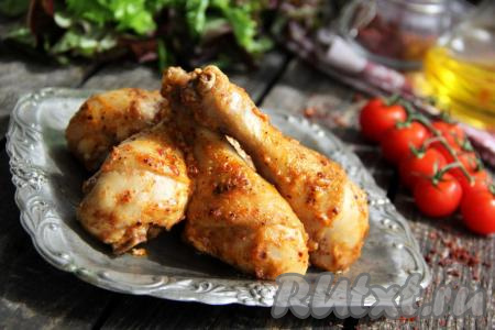 Запеките в духовке кусочки курицы, замаринованные с майонезом и аджикой, рецепт достаточно простой, а в результате у вас будет аппетитное, вкусное, сочное и очень ароматное мясное блюдо для семейного обеда или ужина.