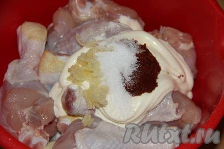 Посолить по вкусу.
