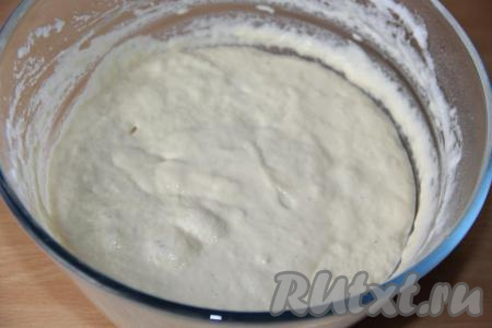 Тщательно перемешать тесто венчиком и оставить на 30 минут в тепле.