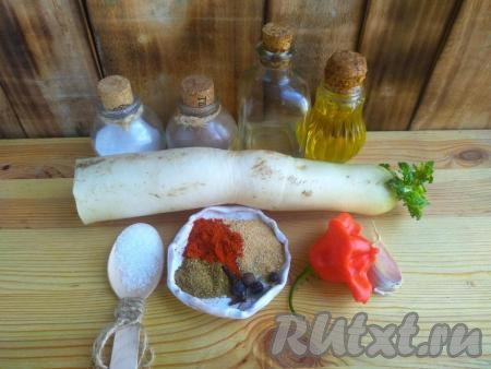 Подготовить ингредиенты для приготовления дайкона, маринованного по-корейски.
