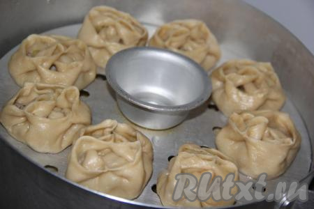 Накрыть мантоварку крышкой и готовить 45 минут.&nbsp;