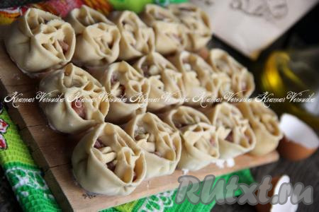 Вот так я заморозила манты и, конечно, сразу приготовила свежие.