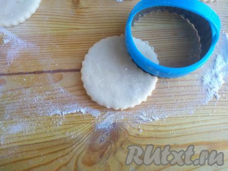 У каждой заготовки, этой же выемкой, отрезать два сектора справа и слева.