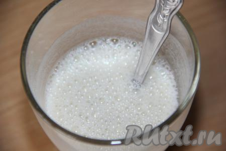  В 100 мл воды развести 1 столовую ложку муки.