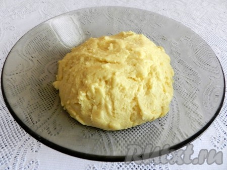 Тесто накрыть пленкой и убрать в холодильник на 30 мин.