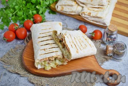 Вкусная и сытная шаурма с курицей и пекинской капустой готова! Кушайте её сразу, если она будет лежать длительное время, то немного лаваш размокнет от соуса.