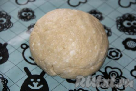 Замесить нежное тесто.