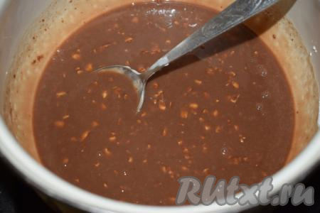Убираем кастрюлю с огня и оставляем остывать до комнатной температуры, затем ставим шоколадные сливки в холодильник и даём&nbsp;хорошо остыть.