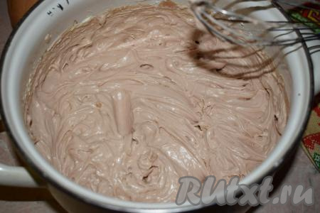 Наш шоколадный крем чиз готов. Посмотрите, каким воздушным, нежным и однородным&nbsp;он получается.