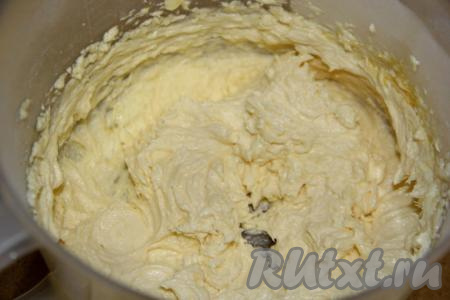 Взбить массу до однородного состояния.