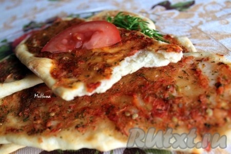 А вот кусочек сырной лепёшки в разломе. Угощайтесь!