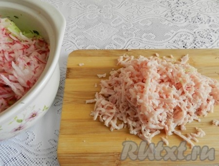 Ветчину также натереть на терке.