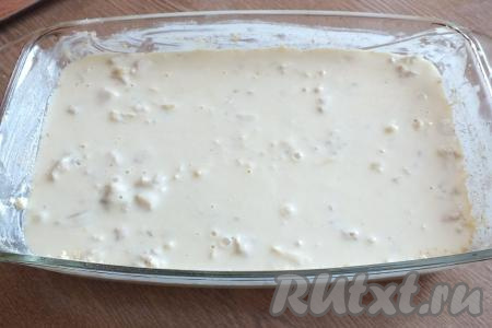 Залейте сверху оставшимся тестом.